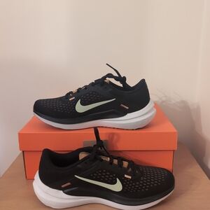 Nike Air Winflo 10 [DV4022-009] Running Shoes Men’s size 7 Women’s 8.5